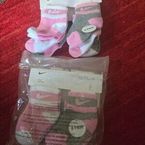 Nwt Nike girls socks size 6-12 months